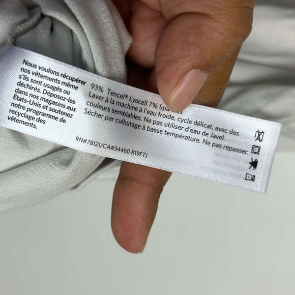 Eileen Fisher Top Blouse Light Gray Stretch Sleeveless Minimalist Size M comfy - Picture 9 of 11